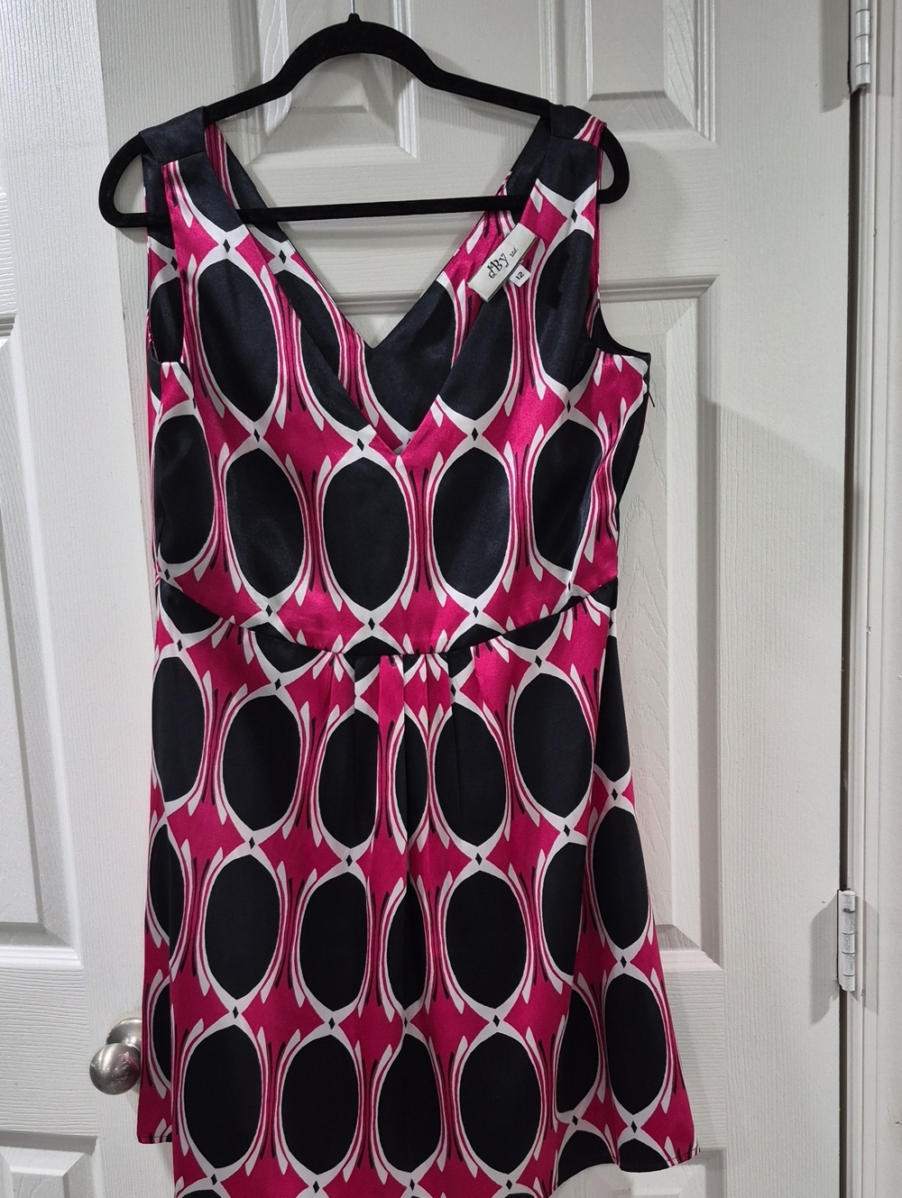Sleeveless Pink & Black V-Neck Patterned Mini Dress